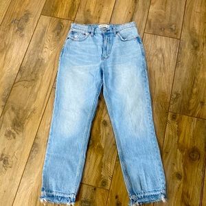 Like new Abercrombie & Fitch High Rise Mom Jean